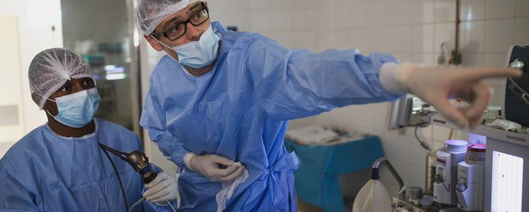 Lékaři Kliniky otorinolaryngologie a chirurgie hlavy a krku 1. LF UK a FN Motol pomáhali v Senegalu