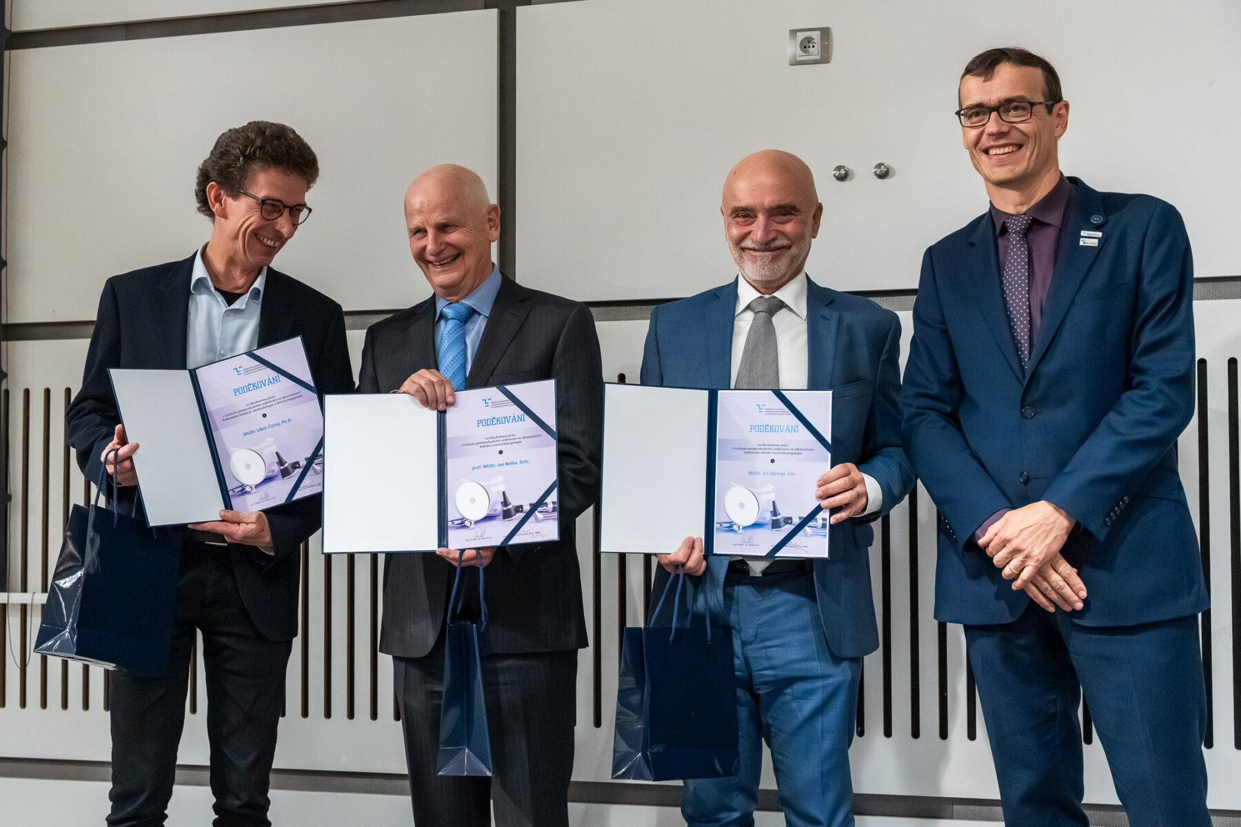 Poděkování bývalým vedoucím kateder a subkatedr IPVZ Černý Betka Skřivan